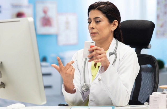 Doctor monitoring patient health data remotely