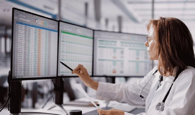 Specialist auditing medical charts